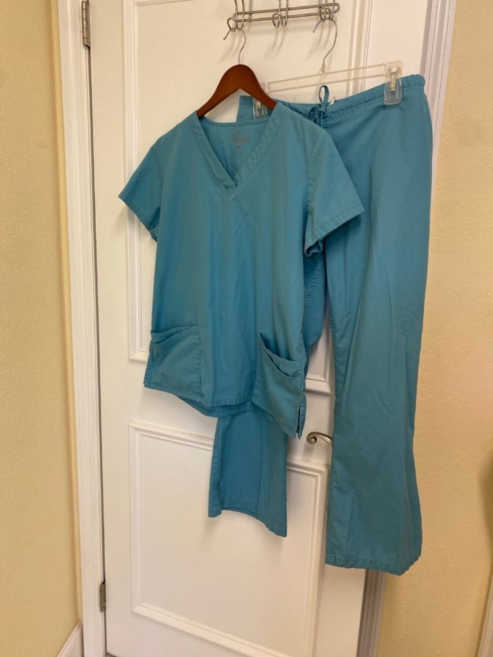 Butter-Soft Teal Green Blue Uniform Healthcare Scrub Set Size Medium